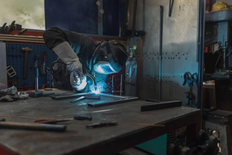Differences Between Class A and Class B Welding Gloves