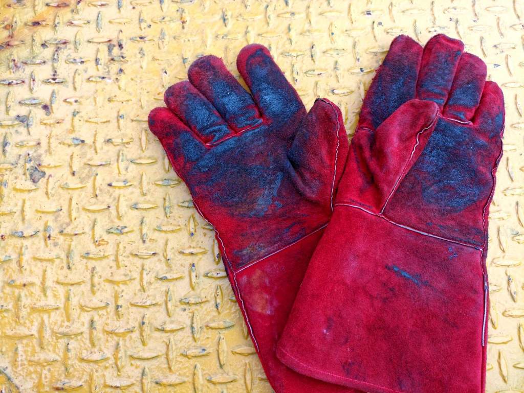 Key Differences Between Class A and Class B Welding Gloves