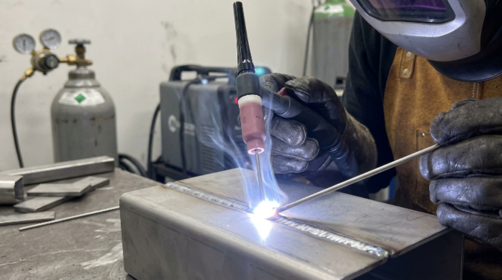 What Gas Do You Use for TIG Welding? A Complete Guide to Argon, Helium, Flow Rates, and More